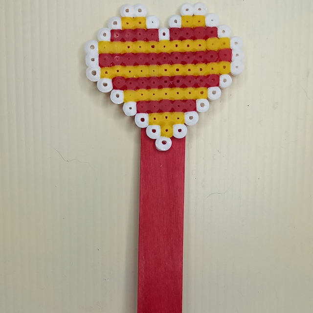 Punto de libro corazón bandera catalana